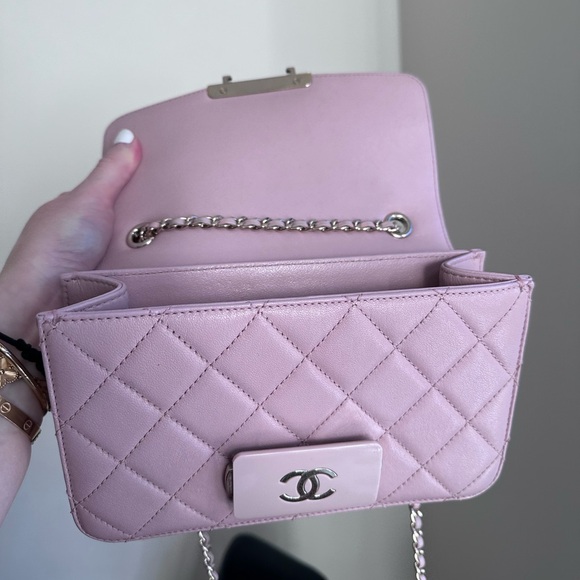 Chanel pink mini beauty lock bag in sheepskin leather - Picture 3 of 6